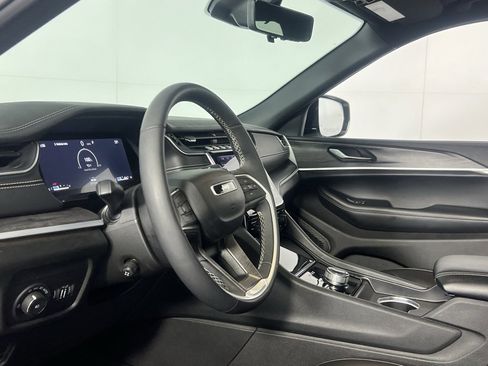 Certified 2024 Jeep Grand Cherokee L Limited w/ Luxury Tech Group II image 21