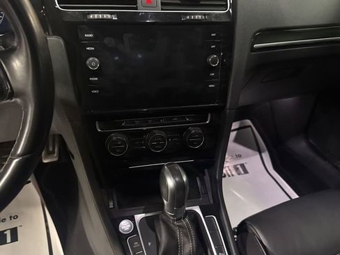 Used 2019 Volkswagen Golf R 4-Door image 10