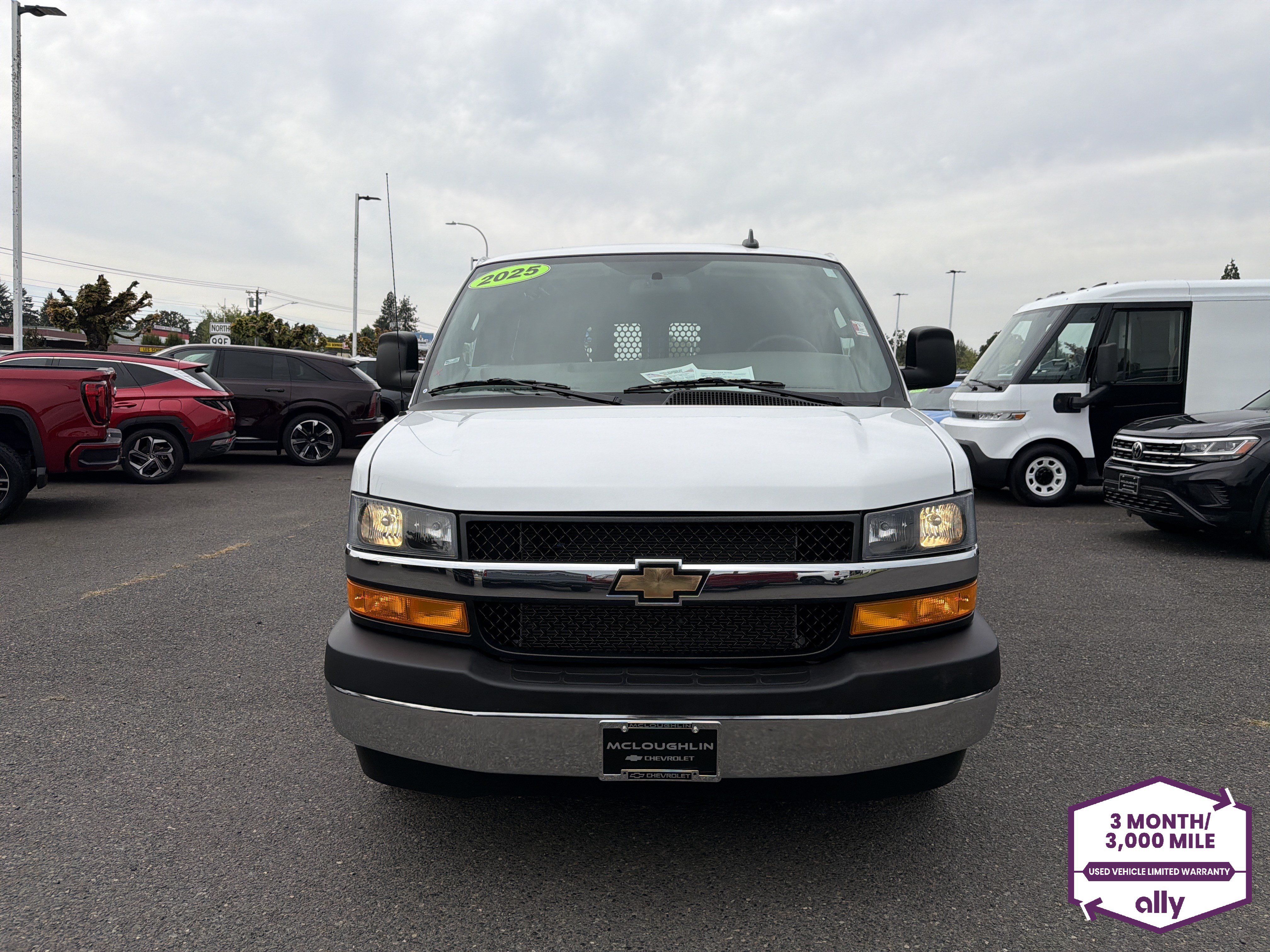 Used 2025 Chevrolet Express 2500 w/ Driver Convenience Package RWD image 8