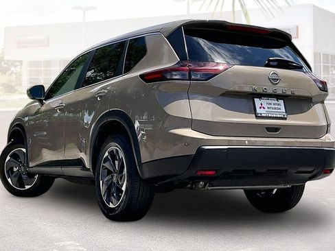 Used 2025 Nissan Rogue SV FWD image 29