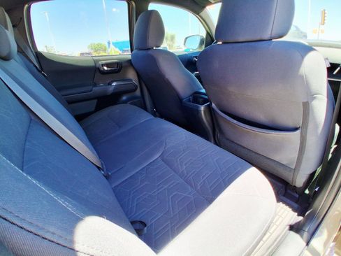 Used 2019 Toyota Tacoma TRD Off-Road w/ Technology Package AWD/4WD image 25