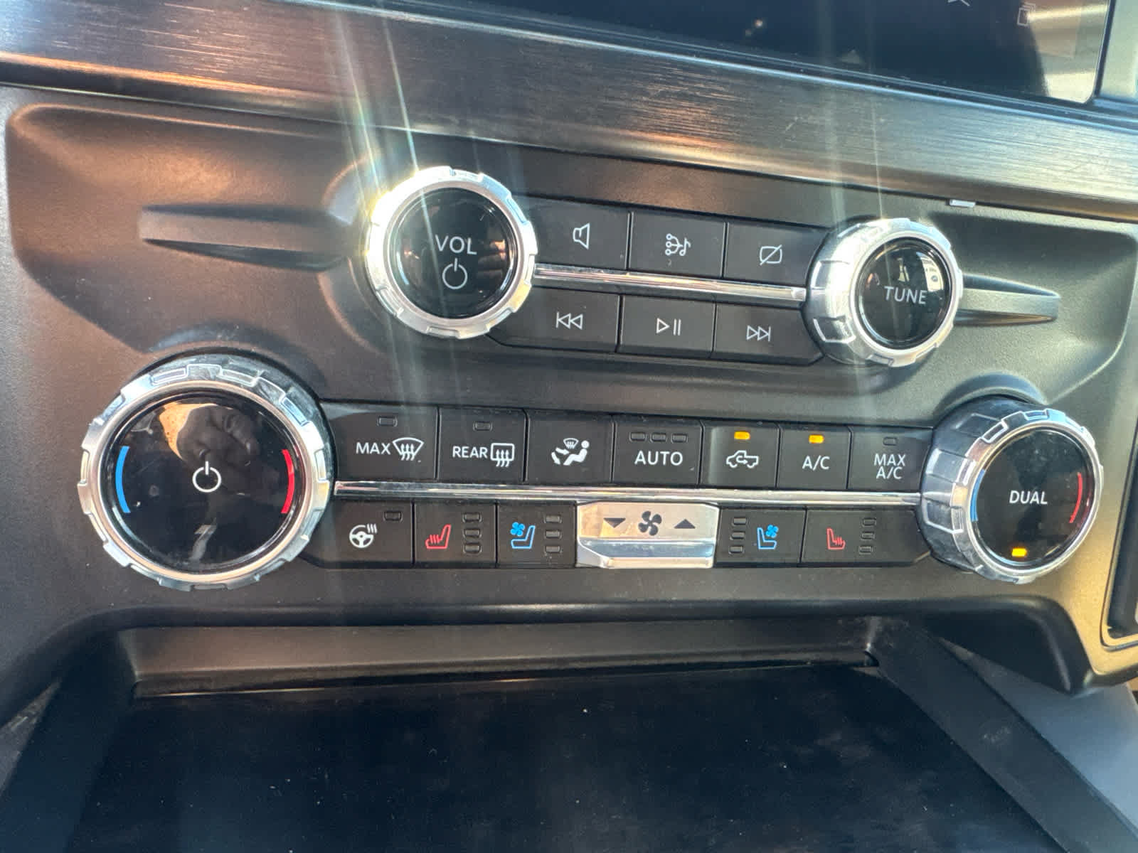 Used 2024 Ford F350 Lariat AWD/4WD image 5