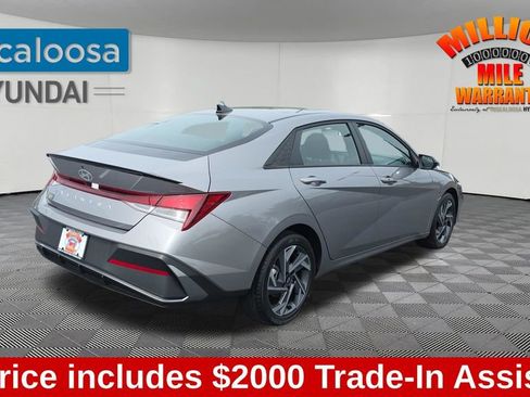 Used 2025 Hyundai Elantra Sport FWD image 8