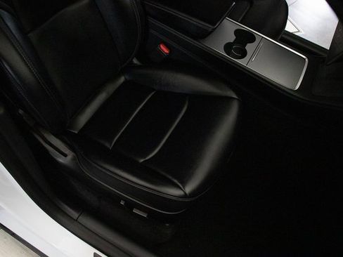 Used 2022 Tesla Model Y Performance image 17