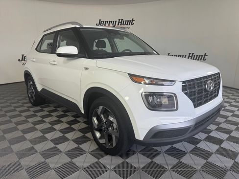 Used 2025 Hyundai Venue SEL FWD image 6