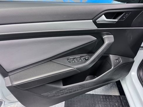 Certified 2025 Volkswagen Jetta SE FWD image 7