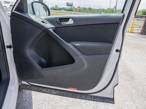 Used 2013 Volkswagen Tiguan S image 13
