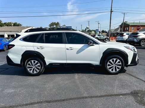 Used 2024 Subaru Outback Premium AWD/4WD image 9