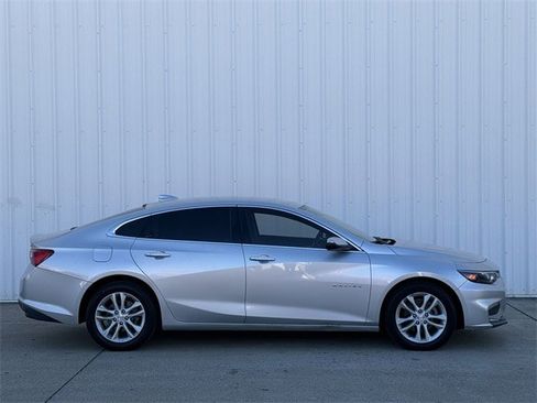 Used 2018 Chevrolet Malibu LT image 3