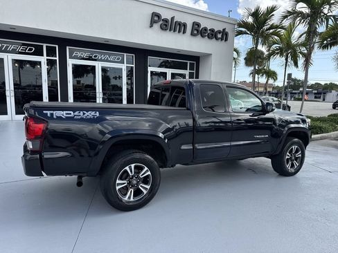 Used 2019 Toyota Tacoma TRD Sport AWD/4WD image 4