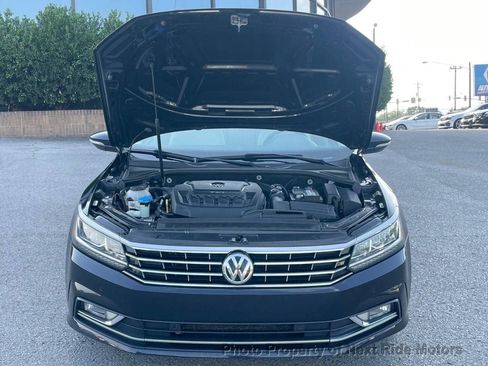 Used 2018 Volkswagen Passat 2.0T SE FWD image 30