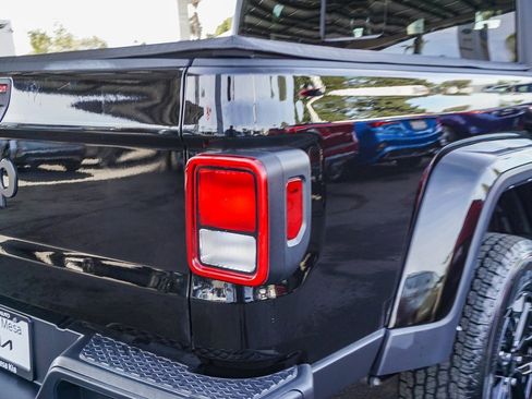 Used 2023 Jeep Gladiator Sport image 8