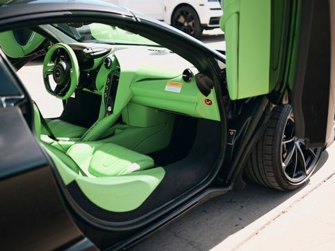 Used 2026 McLaren 750S Spider image 9