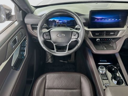 Used 2025 Ford Explorer Platinum AWD/4WD image 19