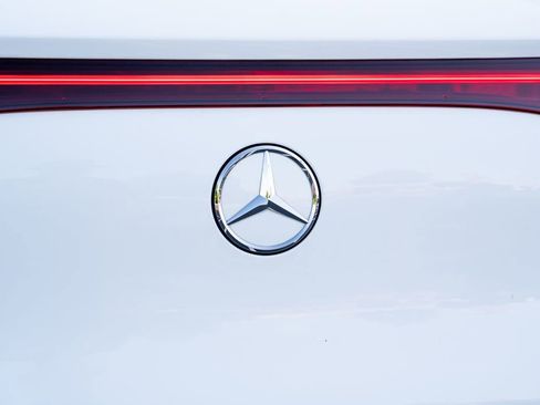 Used 2023 Mercedes-Benz EQE 350+ SUV image 18