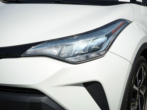 Used 2021 Toyota C-HR XLE image 7