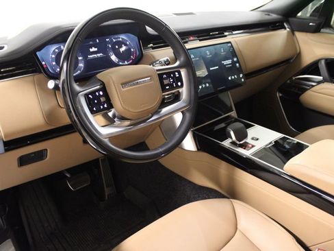 Used 2025 Land Rover Range Rover SE AWD/4WD image 4
