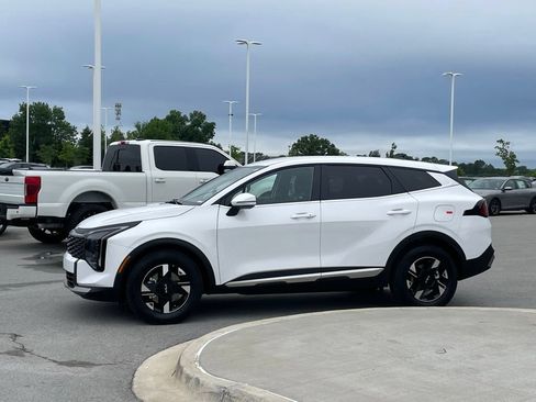 New 2026 Kia Sportage LX w/ LX Convenience Package FWD image 4