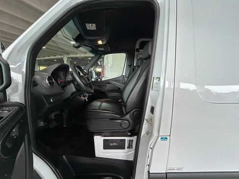 Used 2025 Mercedes-Benz Sprinter 2500 image 15