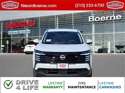 Used 2025 Nissan Kicks SR image 2