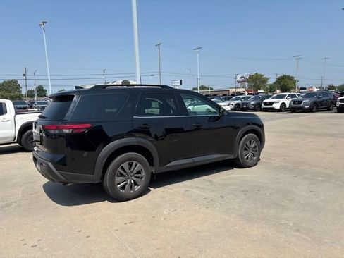 Used 2025 Nissan Pathfinder SV AWD/4WD image 3