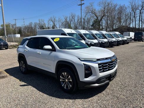 Used 2025 Chevrolet Equinox LT AWD/4WD image 3