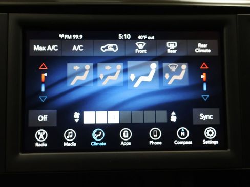 Used 2021 Chrysler Voyager LX image 27