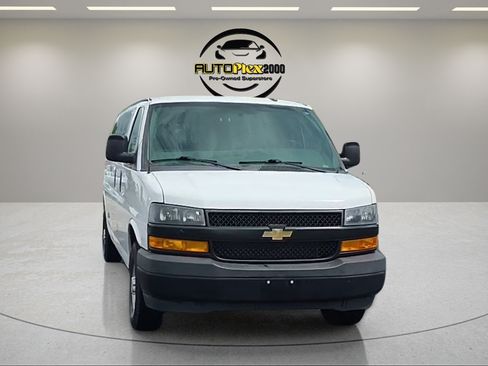 Used 2020 Chevrolet Express 3500 LS RWD image 2