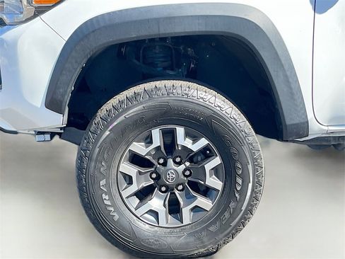 Used 2022 Toyota Tacoma TRD Off-Road image 31