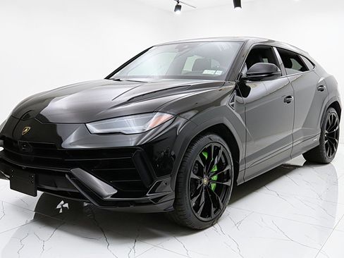 Used 2024 Lamborghini Urus S image 1