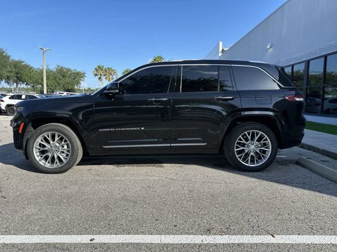 Used 2022 Jeep Grand Cherokee Summit AWD/4WD image 5