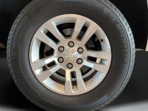 Used 2019 Chevrolet Suburban LT RWD image 50