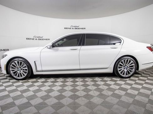 Used 2022 BMW 750i xDrive AWD/4WD image 10