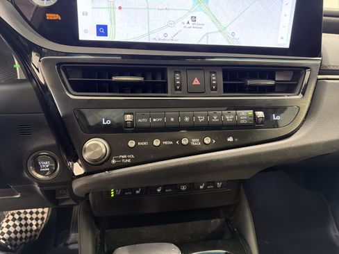 Used 2025 Lexus ES 350 Ultra Luxury w/ Accessory Package (Z2) FWD image 27