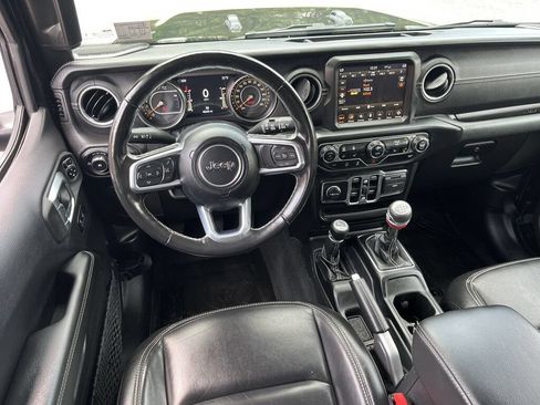 Used 2022 Jeep Wrangler Unlimited Sahara w/ LED Lighting Group AWD/4WD image 10