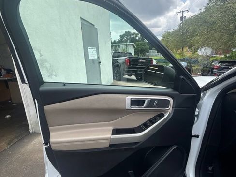 Used 2020 Ford Explorer XLT RWD image 11