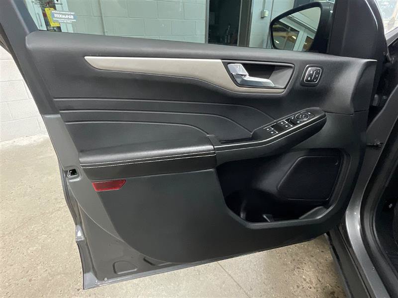 Used 2022 Ford Escape SEL w/ Technology Package FWD image 10