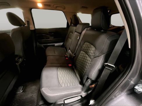 Used 2025 Nissan Pathfinder SV AWD/4WD image 19