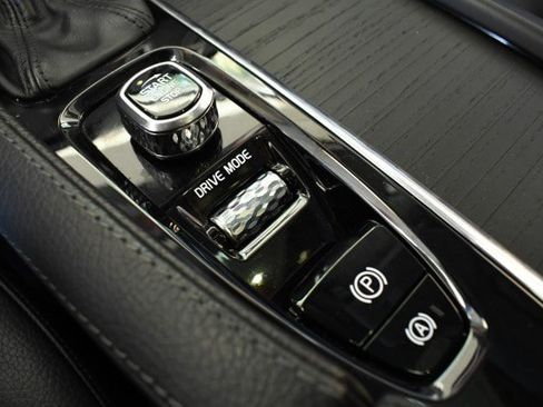 Used 2020 Volvo XC90 T6 Momentum w/ Protection Package Premier AWD/4WD image 35