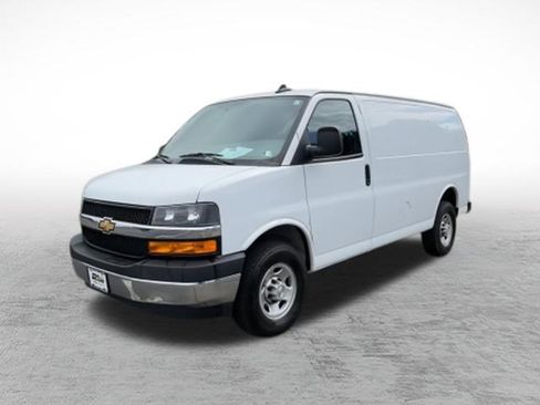 Used 2024 Chevrolet Express 2500 w/ Driver Convenience Package RWD image 4