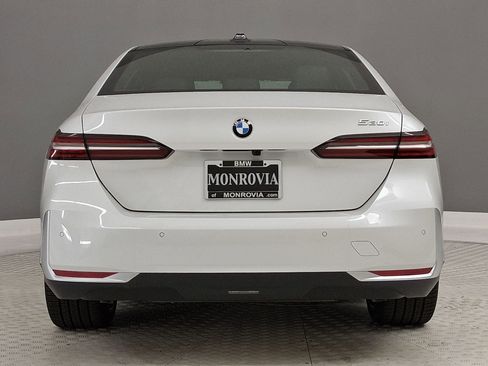New 2026 BMW 530i RWD image 8