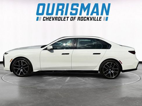Used 2023 BMW 740i w/ Parking Assistance Package RWD image 3