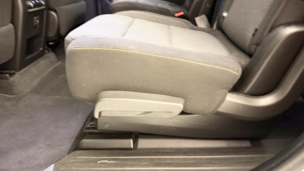 Used 2021 Chevrolet Traverse LT FWD image 28