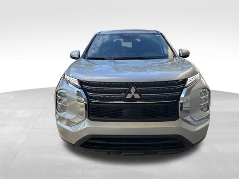 Used 2024 Mitsubishi Outlander ES image 12