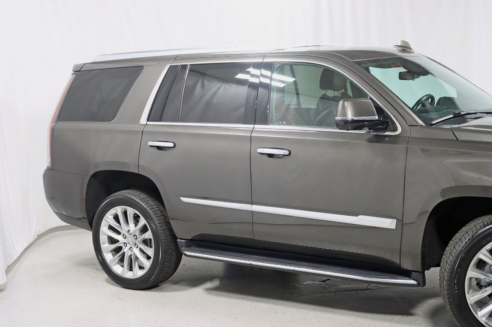 Used 2020 Cadillac Escalade Luxury AWD/4WD image 3