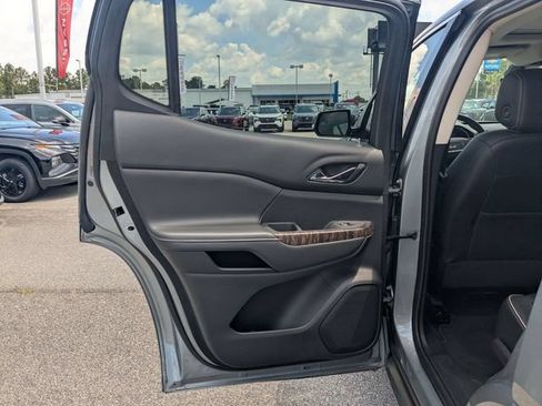 Used 2023 GMC Acadia Denali w/ Denali Technology Package FWD image 25