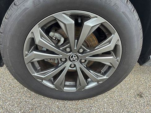 Used 2022 Toyota RAV4 Limited AWD/4WD image 9