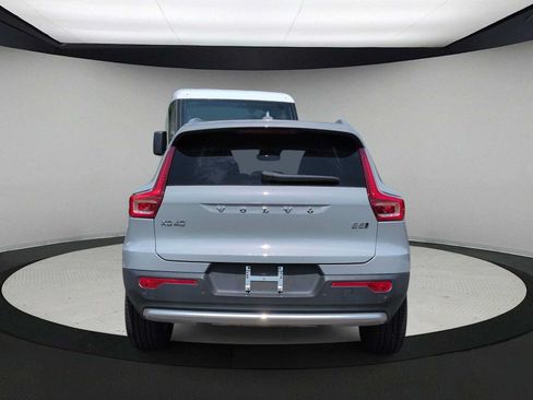 Used 2024 Volvo XC40 B5 Core AWD/4WD image 7