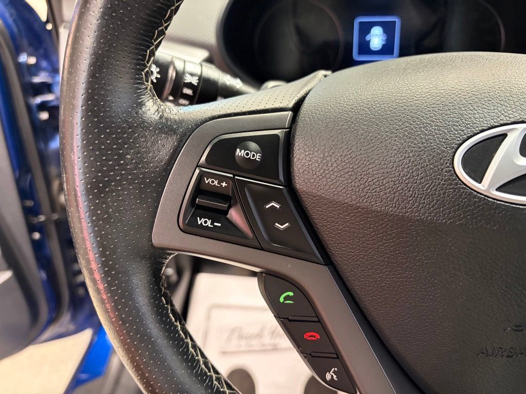 Used 2016 Hyundai Veloster Turbo FWD image 11