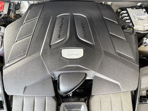 Used 2023 Porsche Cayenne Platinum Edition AWD/4WD image 39